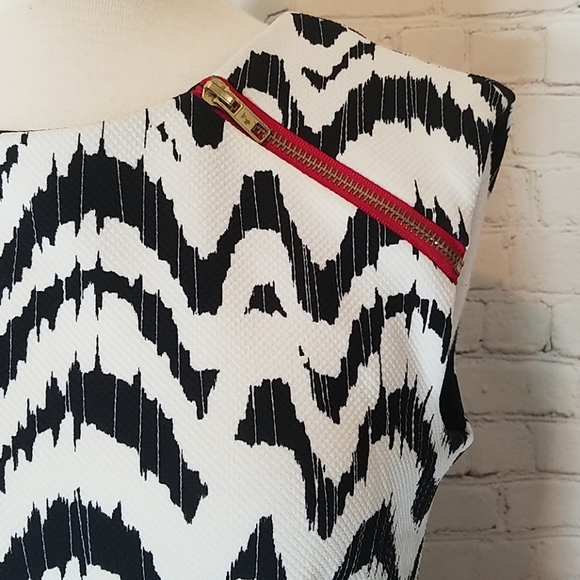 Black and white and red zipper dress - Picture 2 of 8